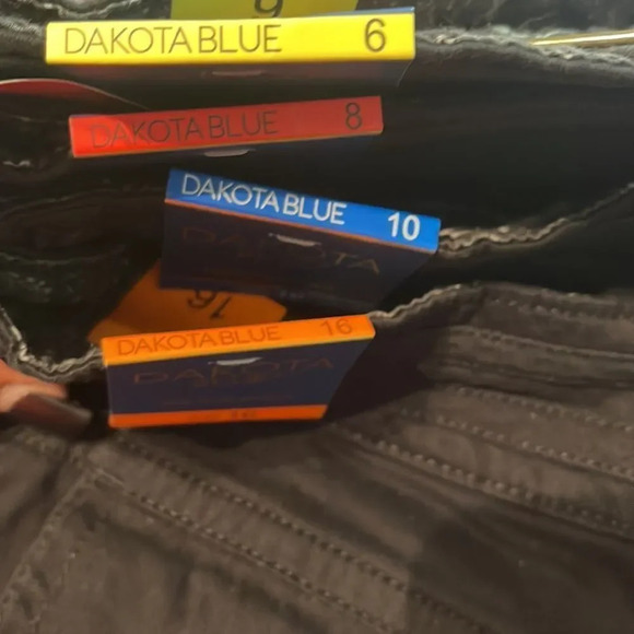 Dakota Blue Women's Short Mid Rise Pocket Flaps with Button Black - Picture 8 of 10